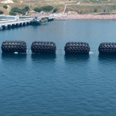 গ্যাস বাহক ডকিং বাম্পারের জন্য ABS Q235 চক্রের উন্নত পার্শ্ব 80Kpa সামুদ্রিক রাবার বাম্পার