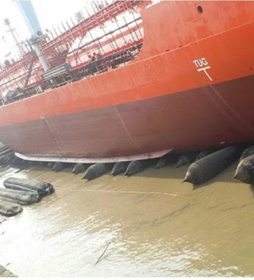 প্রাকৃতিক রাবার টেকসই ফ্লোটিং মেরিন এয়ারব্যাগ D0.8m*L12m জাহাজ লঞ্চিং এবং ড্রাই ডকিংয়ের জন্য